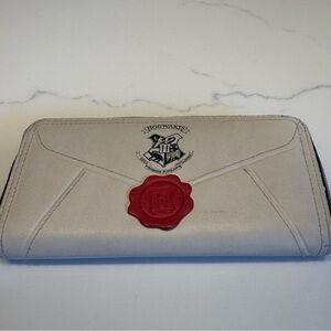 Hogwarts Leather Envelope Wallet with Red Seal - White